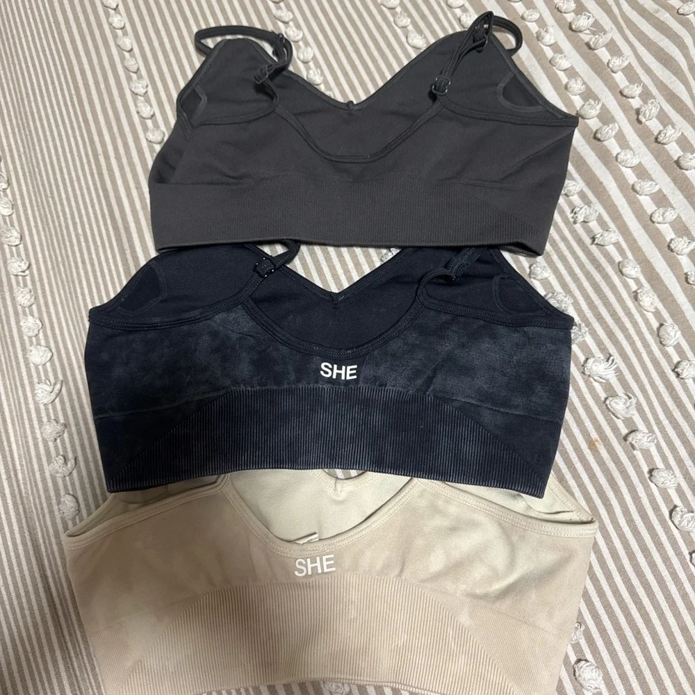 Darc Sport Wolf-Print Seamless Bralettes — Black, Beige - Picture 2 of 2